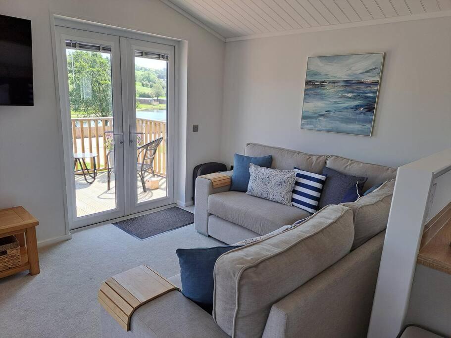 Diddly Squat Lodge With Hot Tub, Pendle View Holiday Park Clitheroe Exterior photo