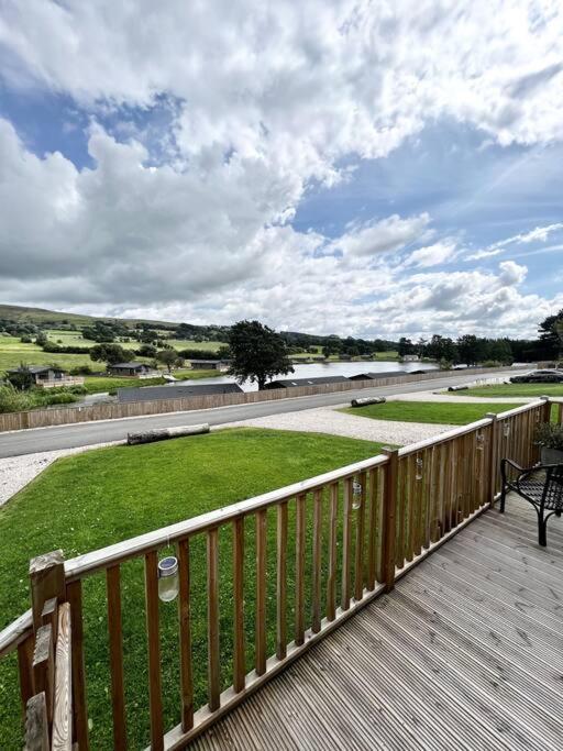 Diddly Squat Lodge With Hot Tub, Pendle View Holiday Park Clitheroe Exterior photo
