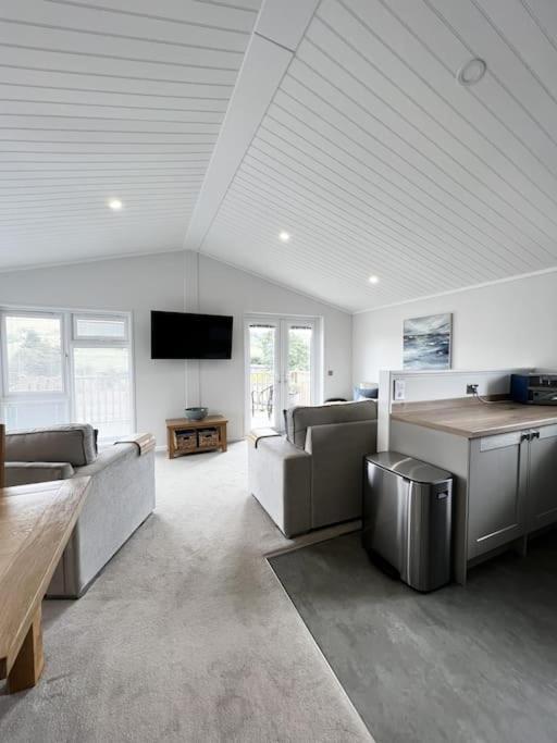 Diddly Squat Lodge With Hot Tub, Pendle View Holiday Park Clitheroe Exterior photo