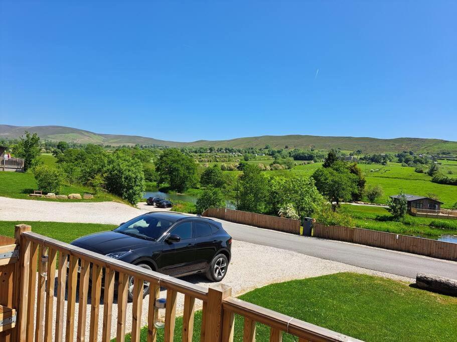 Diddly Squat Lodge With Hot Tub, Pendle View Holiday Park Clitheroe Exterior photo
