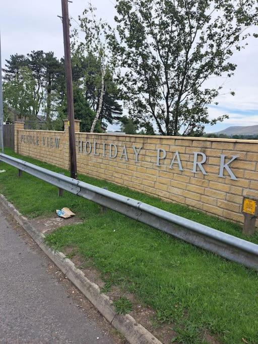 Diddly Squat Lodge With Hot Tub, Pendle View Holiday Park Clitheroe Exterior photo